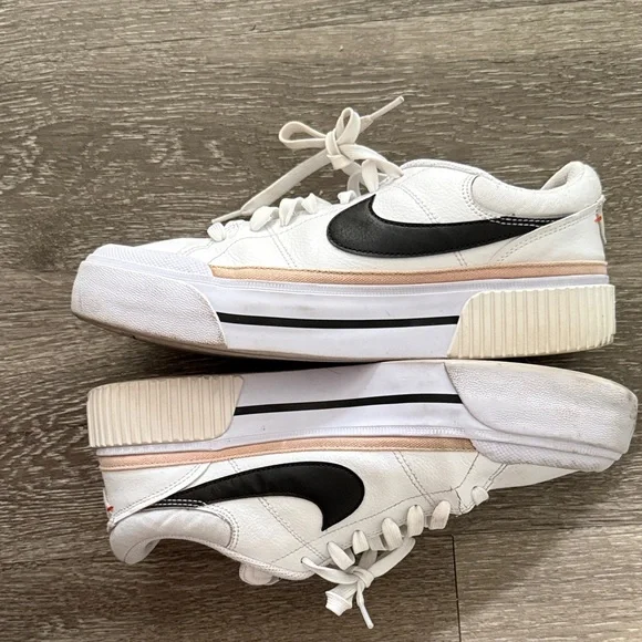 Nike White and Black Women's Sneakers - Picture 4 of 6
